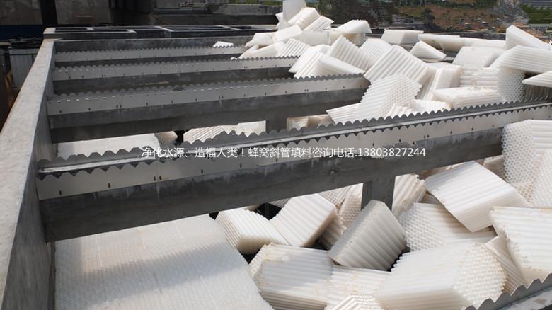 б�ܳ����ط�Cб�����ϵİ��b����,��Cб�����ϰ��bע�����(xi��ng)��Qб�������Ϸַ������̰���